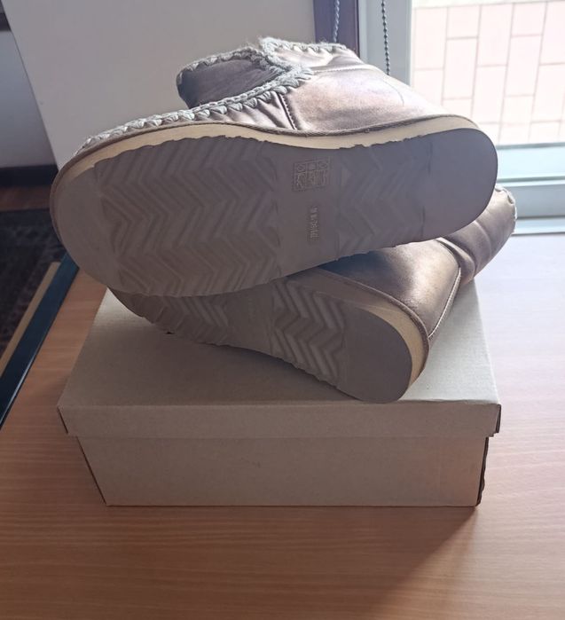 Botas The Fame Monster, com pêlo, Douradas - Novo

- Tamanho: 40

Os p