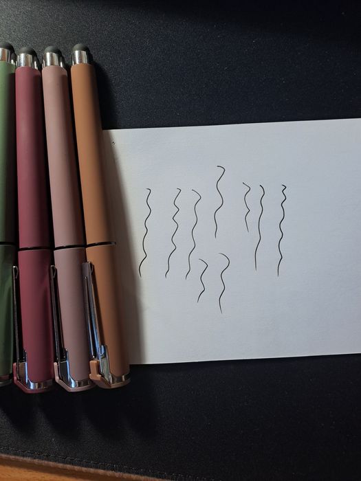 5  canetas novas