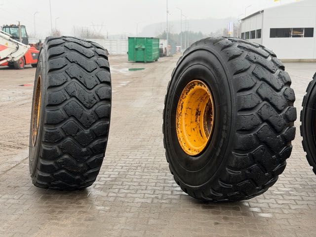 Liebherr L 580 2Plus2 koła komplet 26.5r25