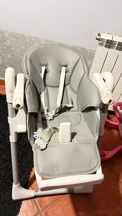 Vendo cadeira de bebe de refeicoes