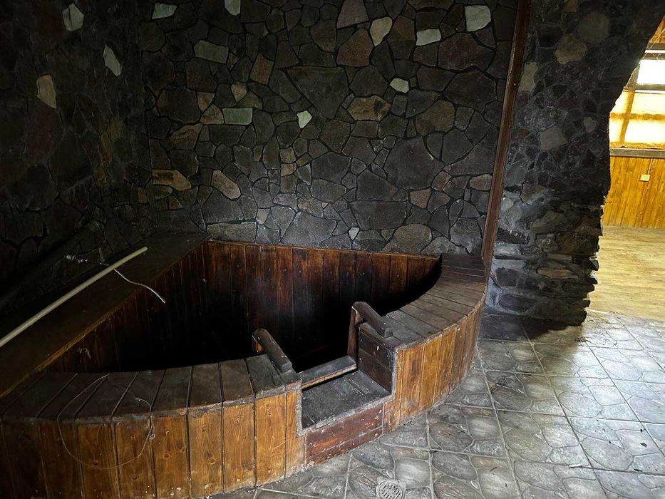 Продається сауна з жилим будинком в смт. Дубове