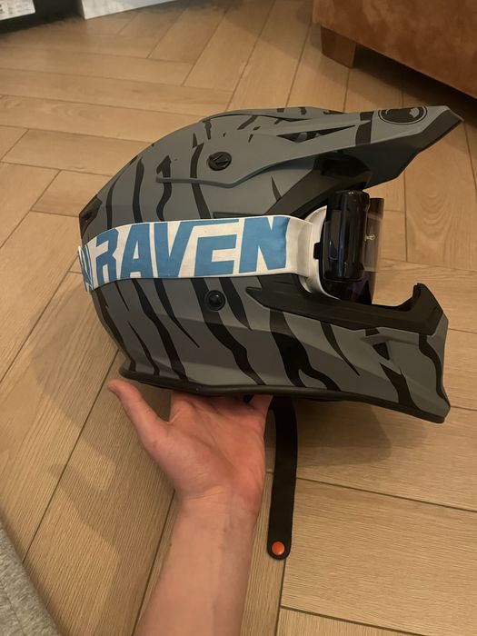 Kask raven z goglami L