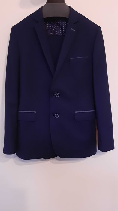 Granatowy garnitur męski + krawat