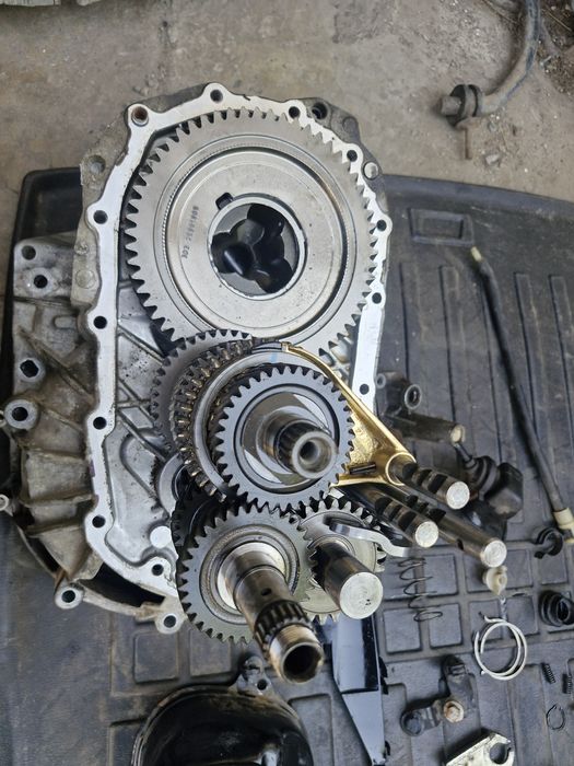 Коробка передач корпус шестерня рено дачия логан сандеро клио симбол