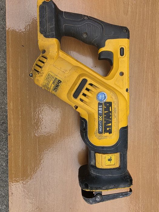 Piła szablasta dewalt dcs387