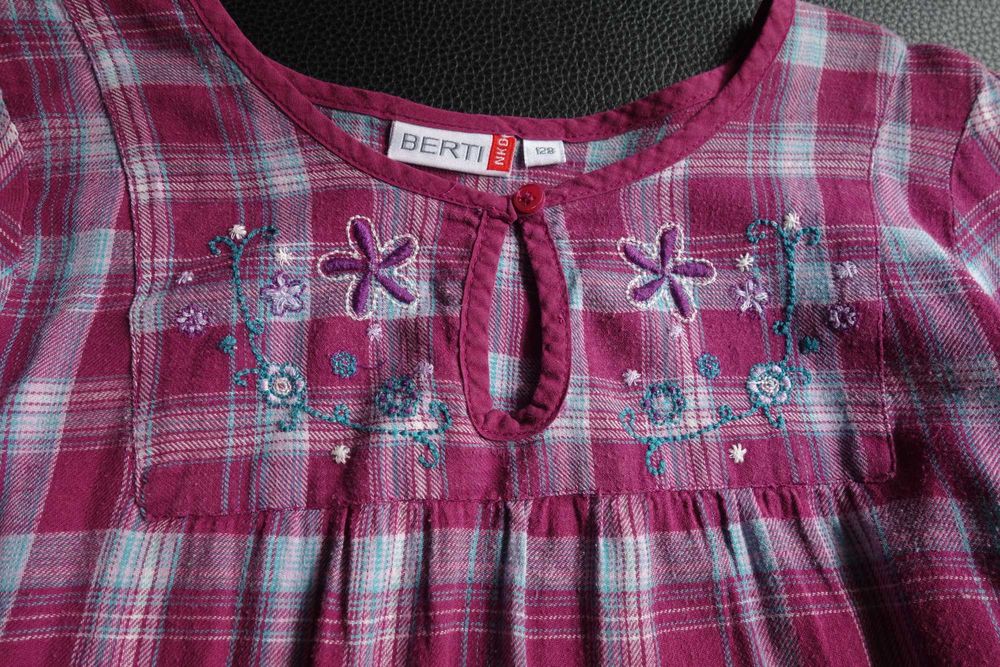 Blusa roxa quadrados com bordado tamanho 128 6-8 anos