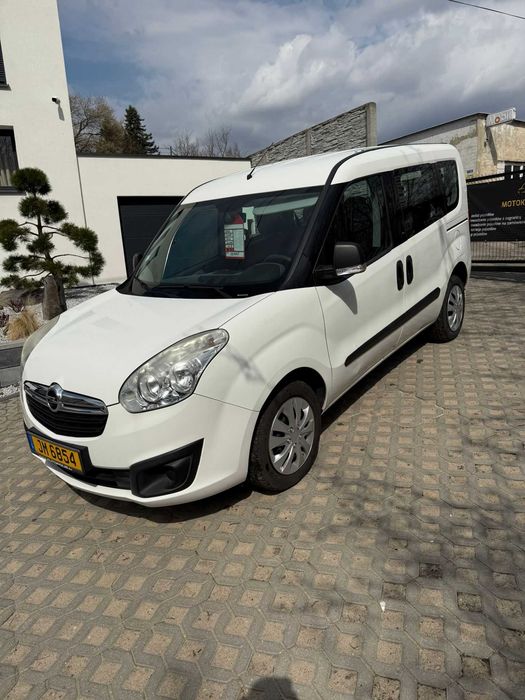 Opel Combo 1,4benzyna  7 osobowy tylko 116tys przebiegu super stan