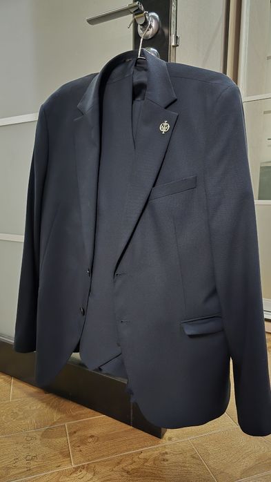 Чоловічий костюм трійка