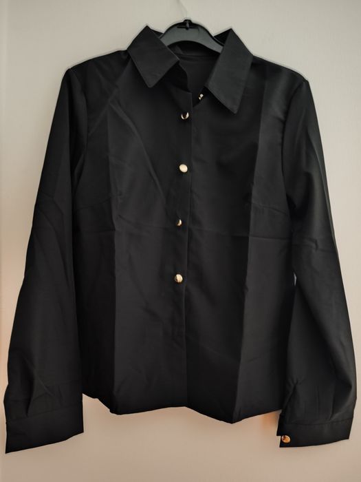 Blusa preta de cetim