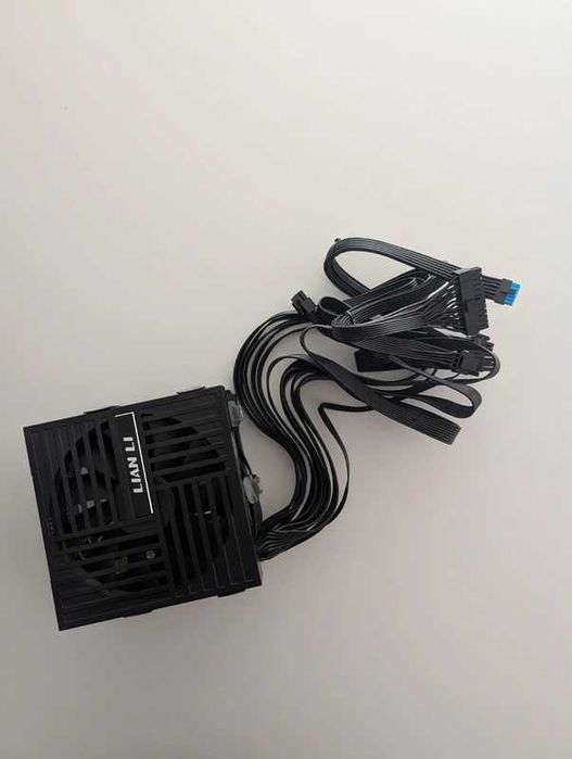 Fonte Lian Li RB 750W ATX 3.1