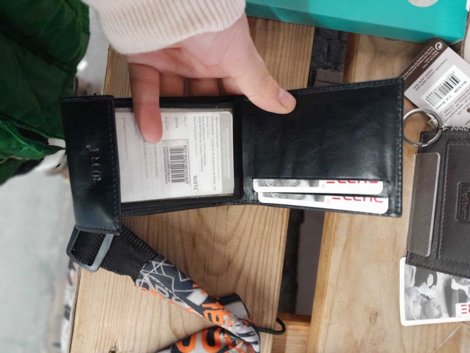 Carteira porta moedas e cartões de pele Rubre