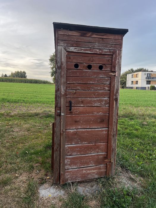 Wychodek, wc, toaleta drewniana na budowe