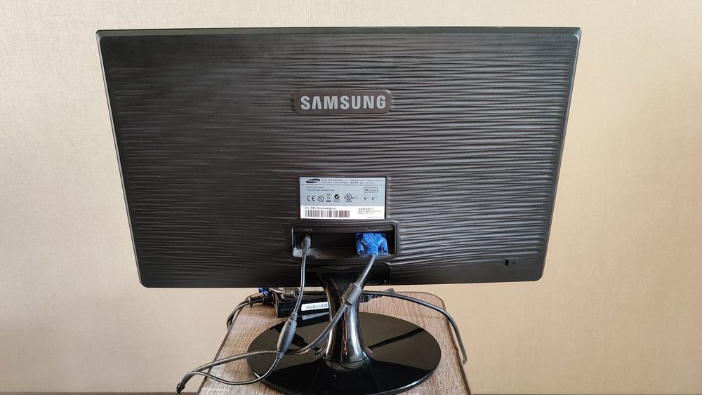 Монитор Samsung s20a300n