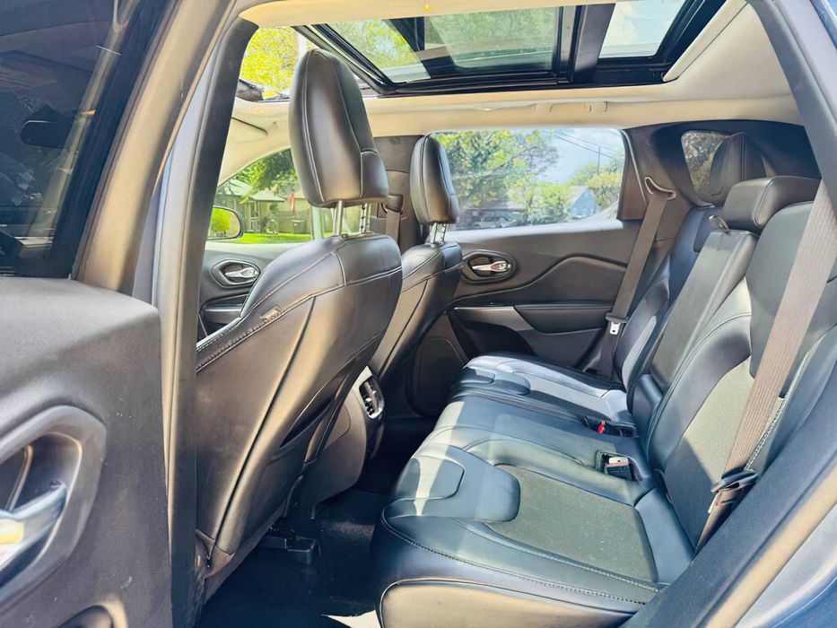 Jeep Cherokee Latitude Plus      2020