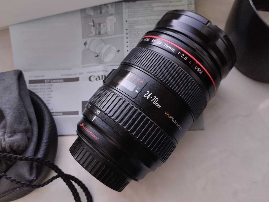 Обєктив Canon EF 24-70mm f/2.8L USM + Чохол, Бленда
