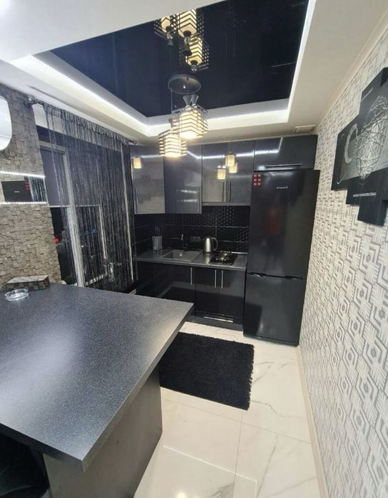 Сдам 1-комнатную квартиру с видом на площадь, центр города!