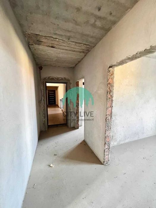 Продаж 2-кім сирця у зданому будинку (П)