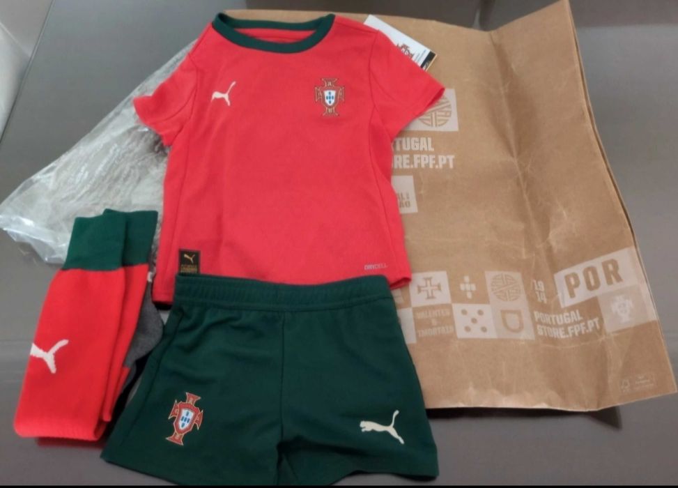 Kit oficial Selecção Portuguesa (Camisola, calções e meias)