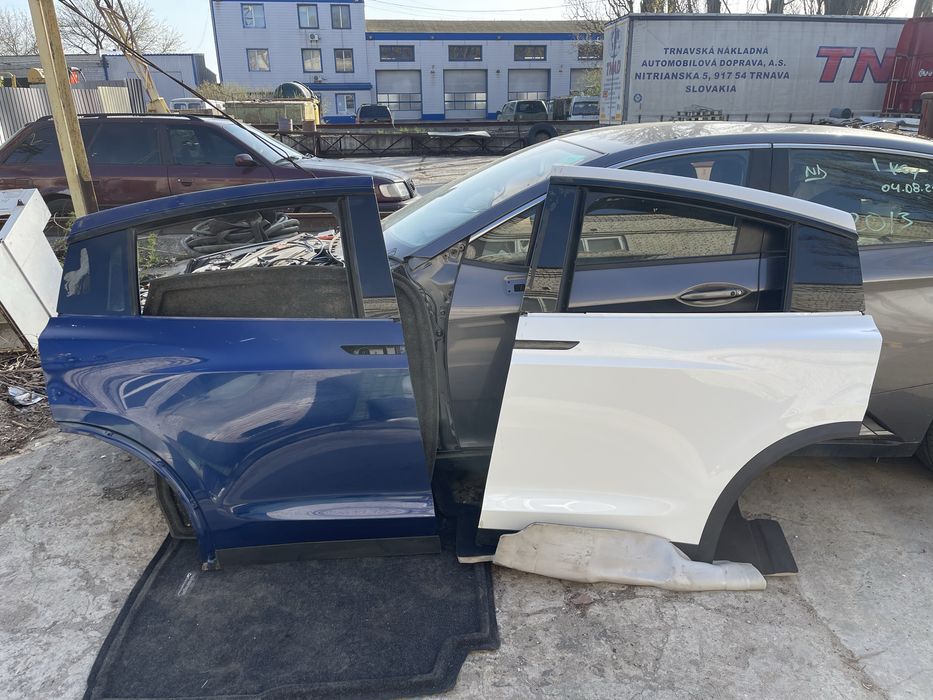 Двері задні Tesla Model X 2022+ plaid