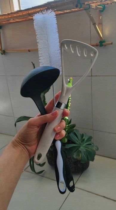 Utensílios de cozinha usados – 8 peças / Used kitchen utensil set