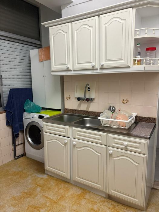 Quarto com Varanda — Reboleira, 5 min a pé da Estação