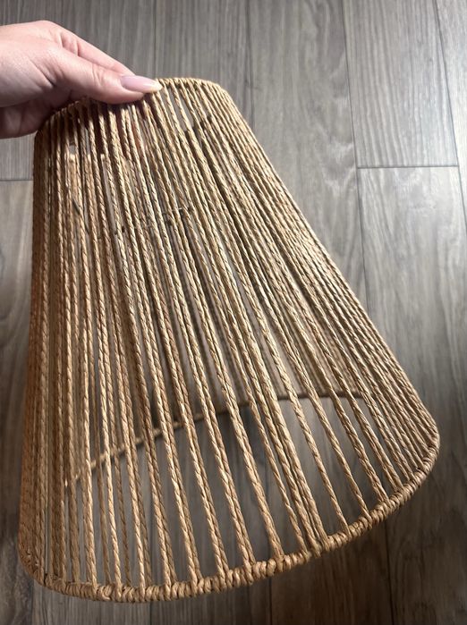 Nowy słomkowy klosz do lampy marka Ikea