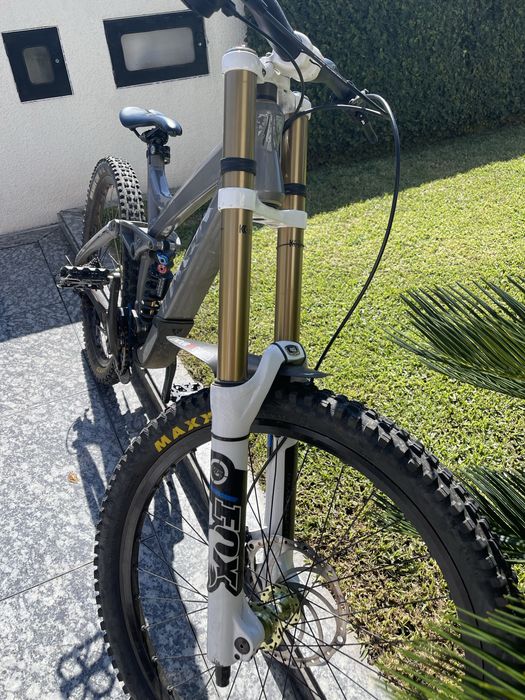 Bicicleta de downhill roda 26