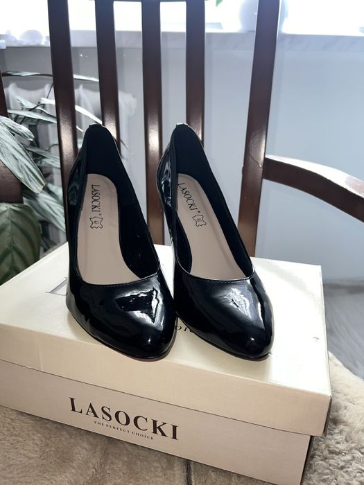Buty na obcasie Lasocki