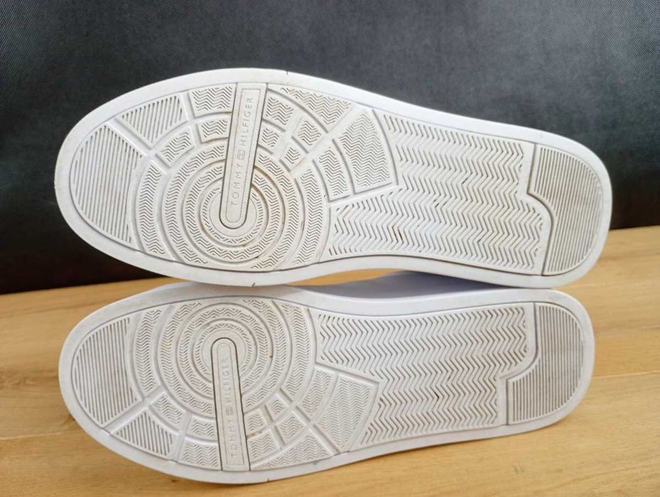 Sneakersy Tommy Hilfiger Th Court Lth Detail Ess, rozmiar 44