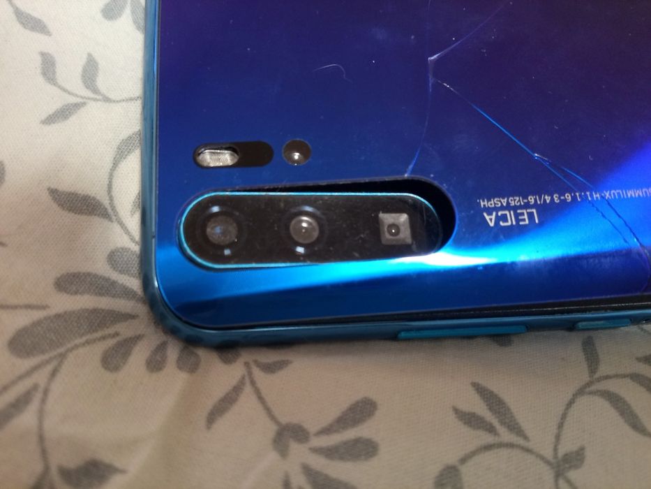 Телефон Хуавей под ремонт на разборку