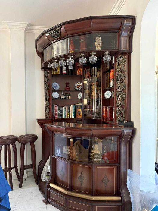 Bar de sala em muito bom estado