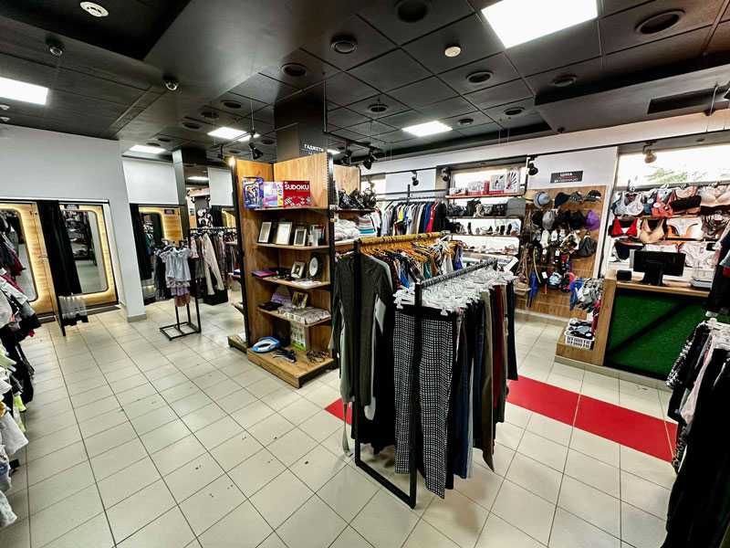 Стелажі металеві для магазинів. Системи для магазинів одягу.