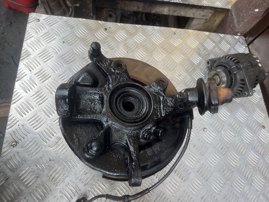 Цапфа кулак Ниссан террано 2 nissan terrano