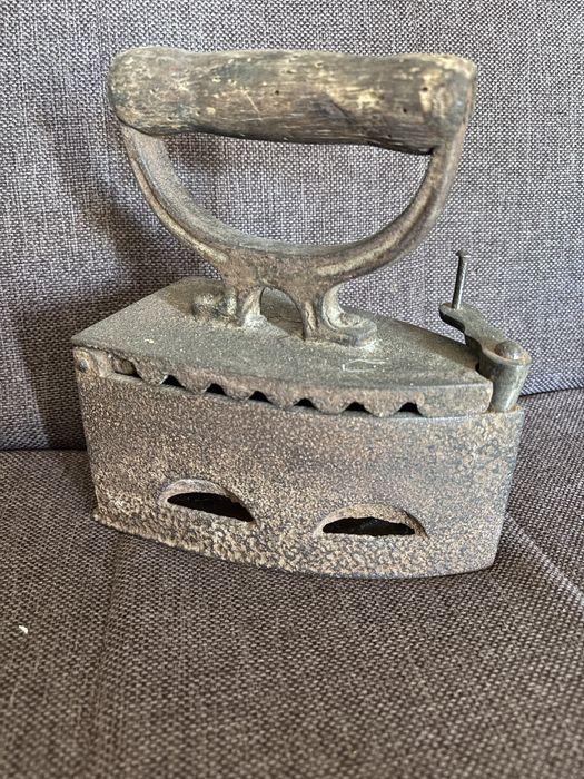 Stare żeliwne żelazko