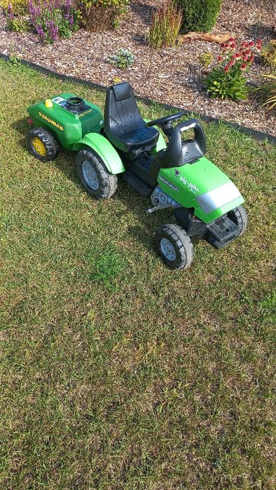 Traktor BIG Jhon-XL-Loader z łyżką i przyczepką