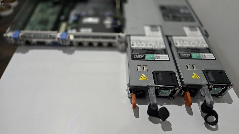 Serwer Dell R630 128GB 2xE5-2643v4, Perc H730, Windows Server
