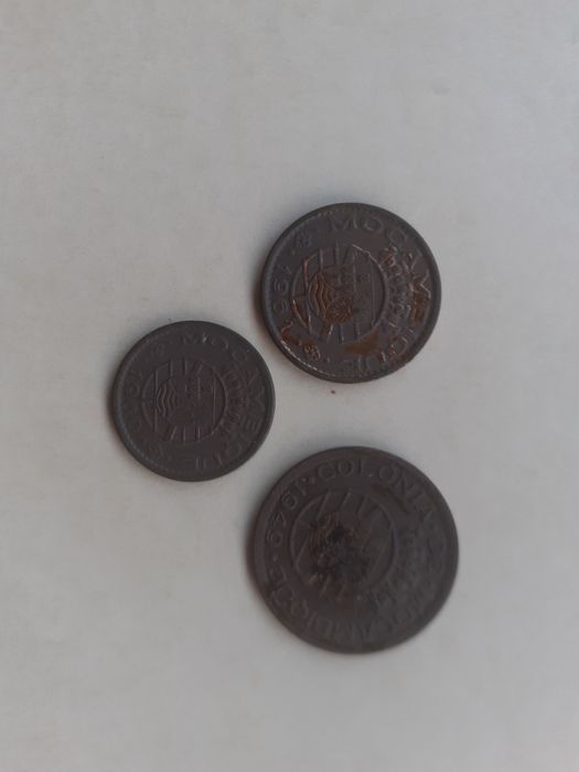 Lote de moedas antigas - Moçambique