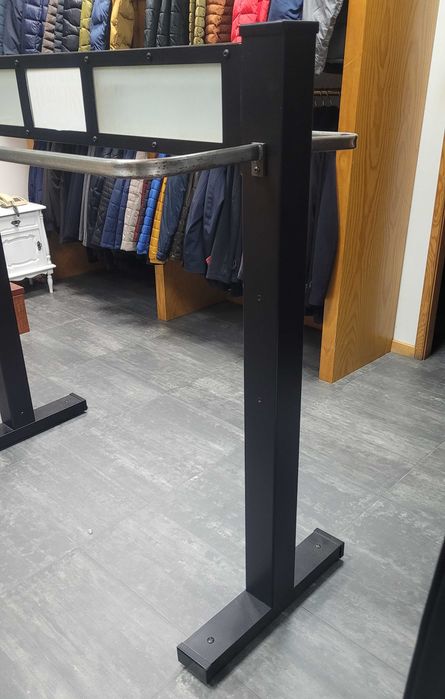 Expositor de ferro para pendurados