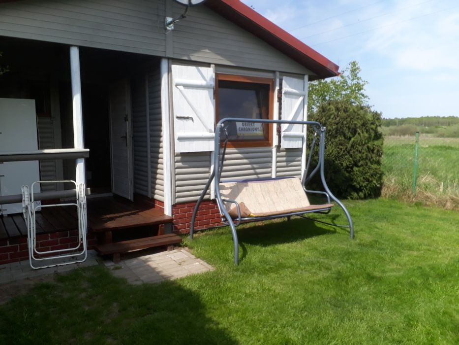 Domek letniskowy blisko morza na osobnej posesji.