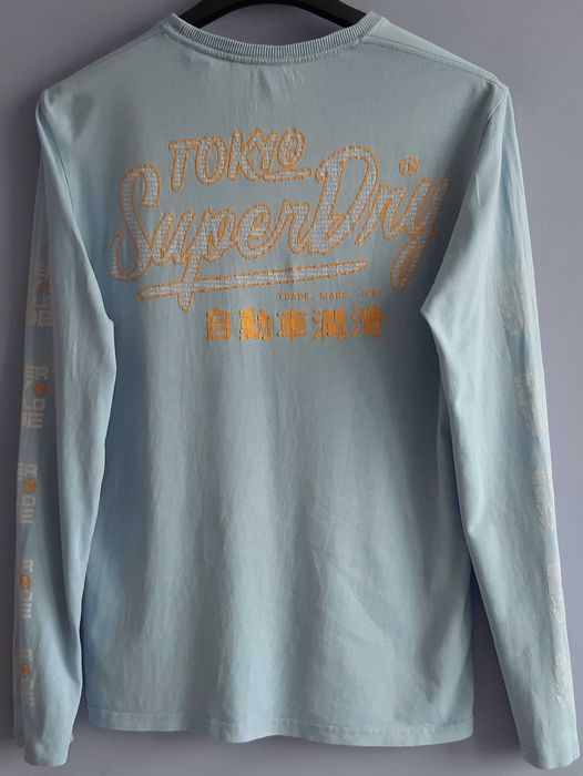 Jasnoniebieska koszulka z długim rękawem