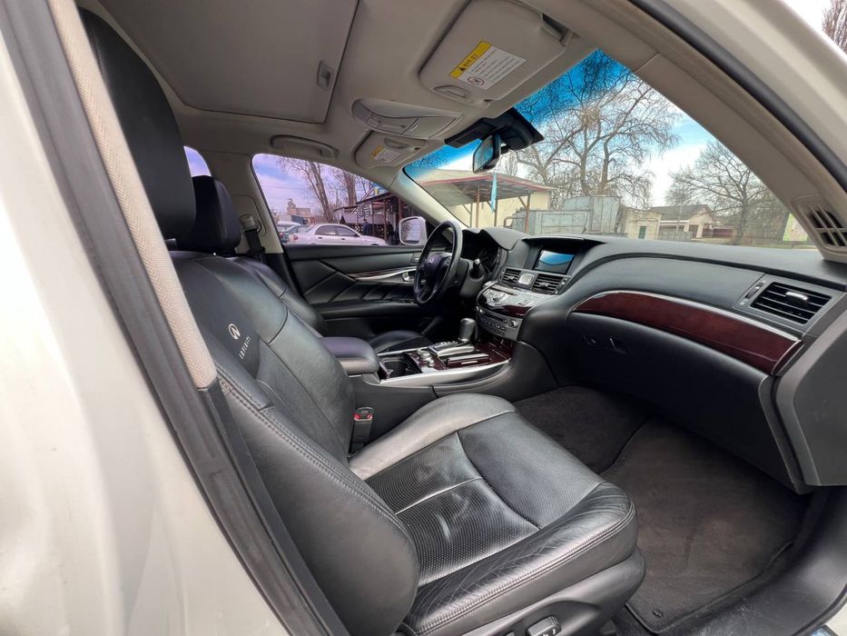 Infiniti M37 2010