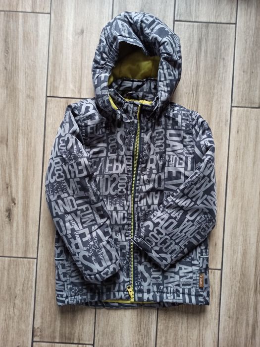 Куртка демі в ідеальному стані.