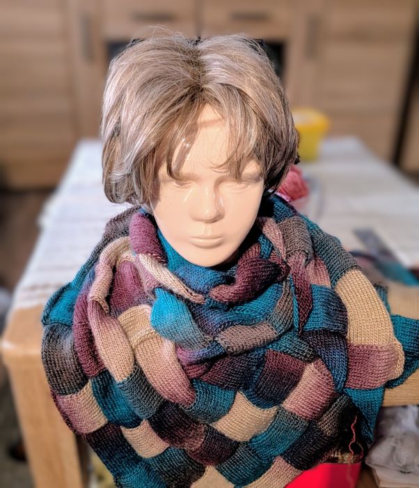 Chusta ręcznie zrobiona ściegiem entrelak