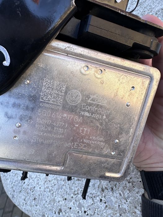 Блок ABS для Audi Q3 F3