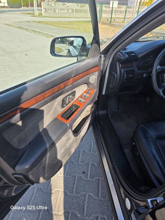 Audi A8 quattro  3.7 benzyna