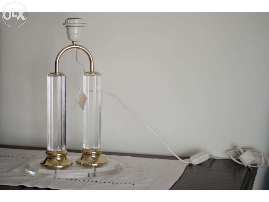 Candeeiro em acrílico e banho de ouro