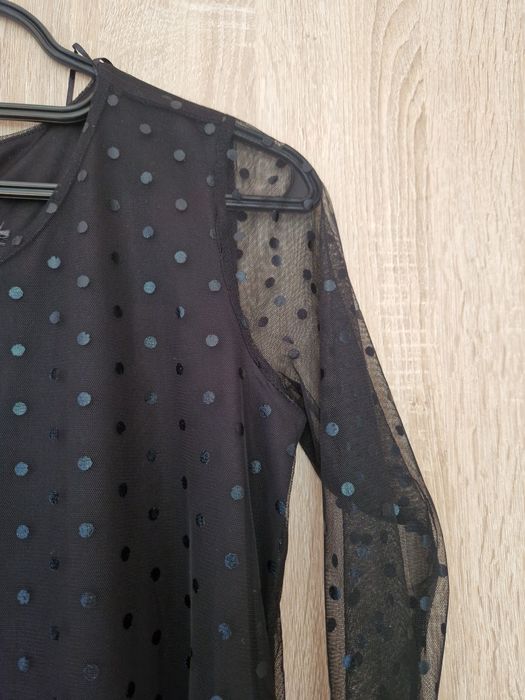 Czarna sukienka w kropki siatka