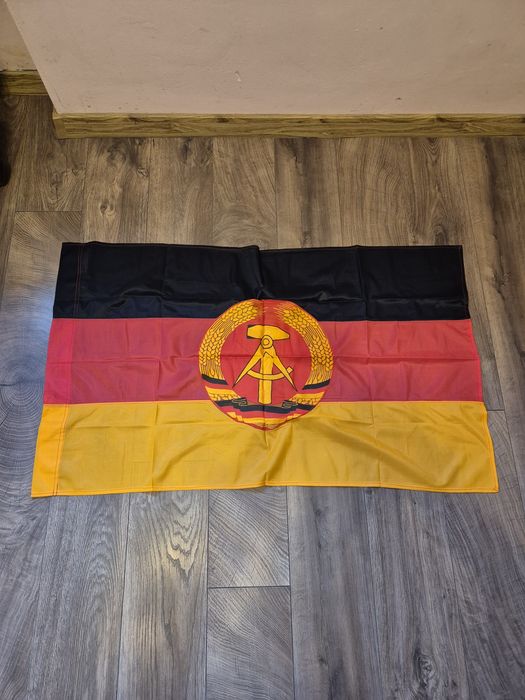 Nowa flaga NRD wraz z metka