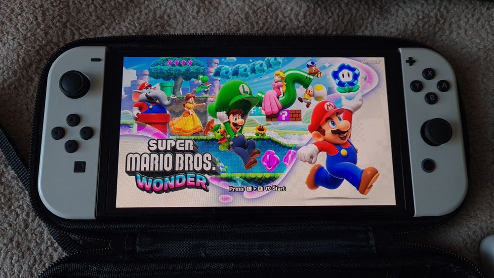 Nintendo Switch Oled z grą