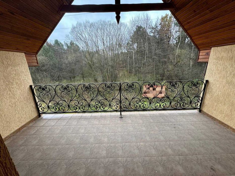 Продається двоповерховий  будинок у Брюховичах поряд з лісом